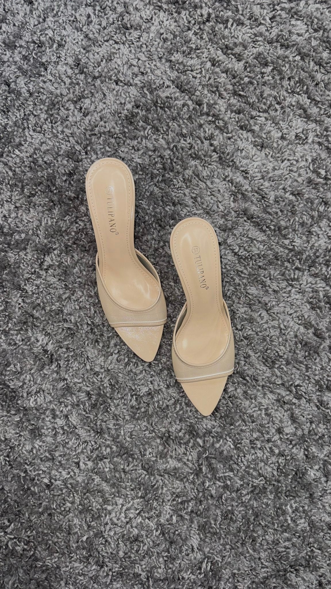 MULES NUDE