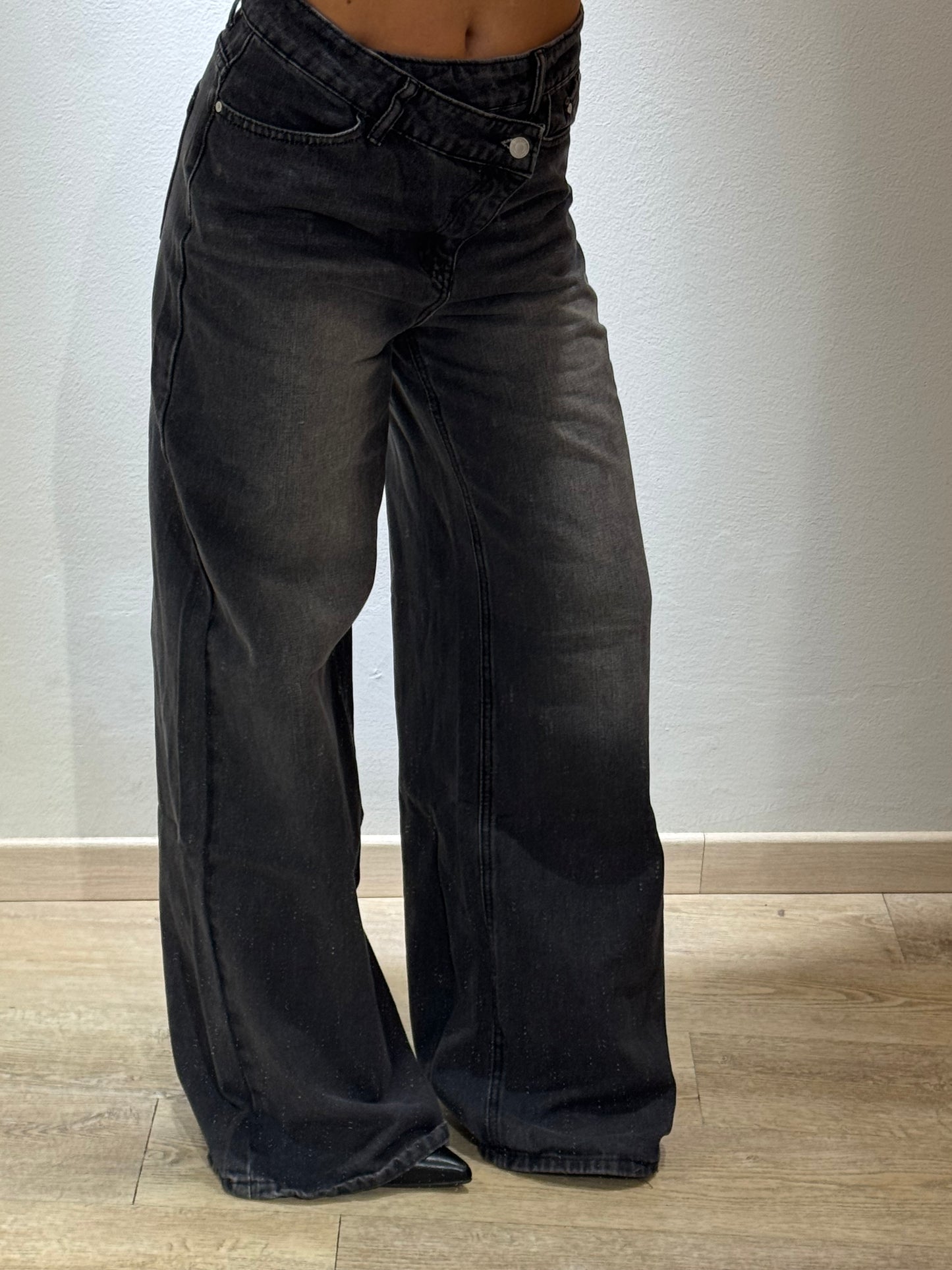 DENIM ASIMMETRICO GREY WIDE