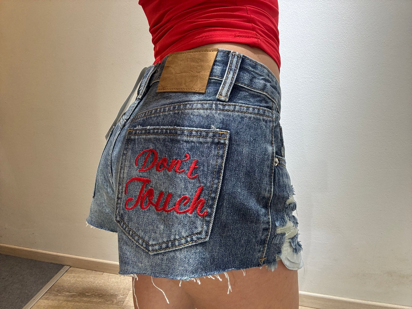 MINI SHORTS DON’T TOUCH