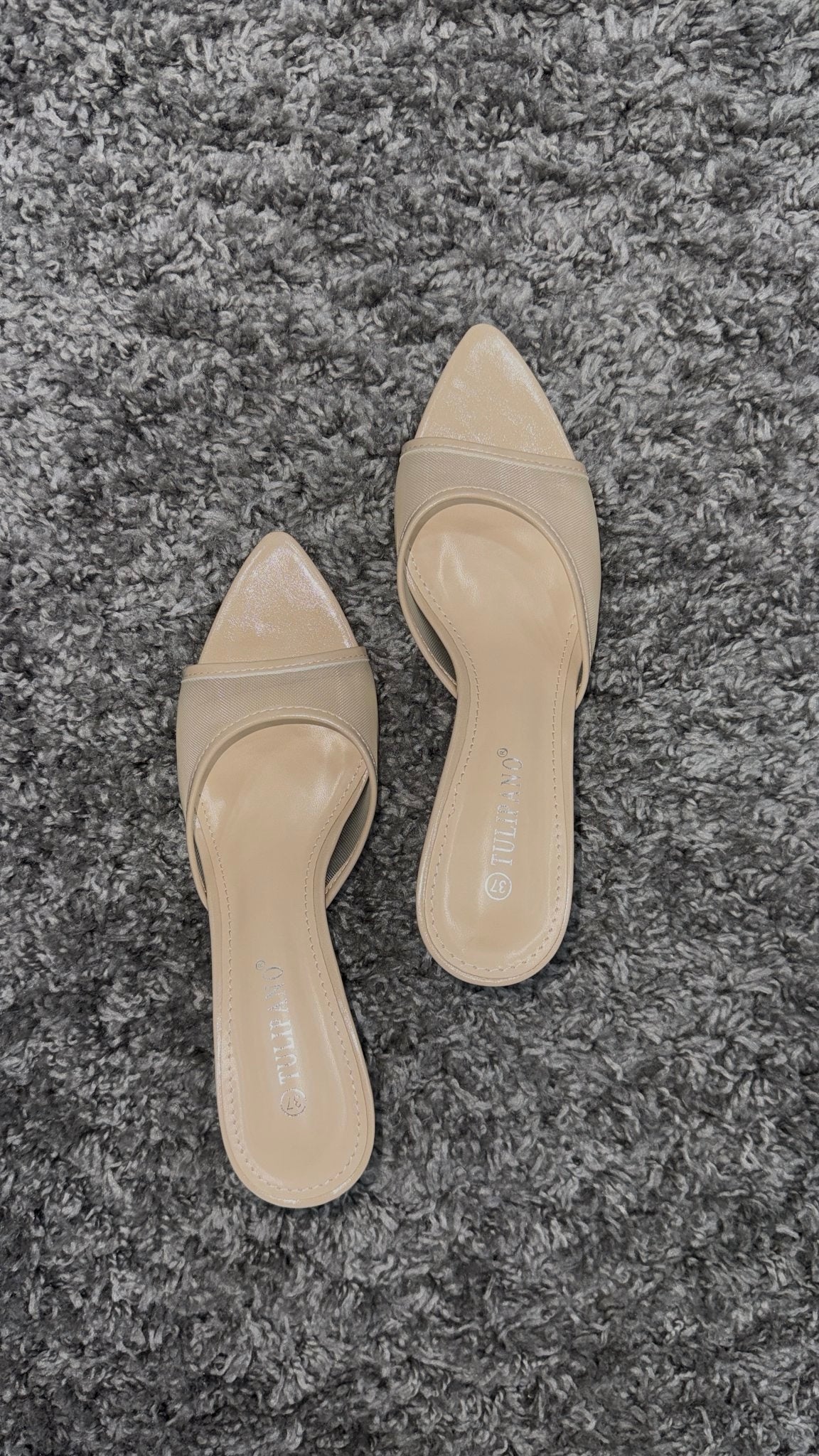 MULES NUDE