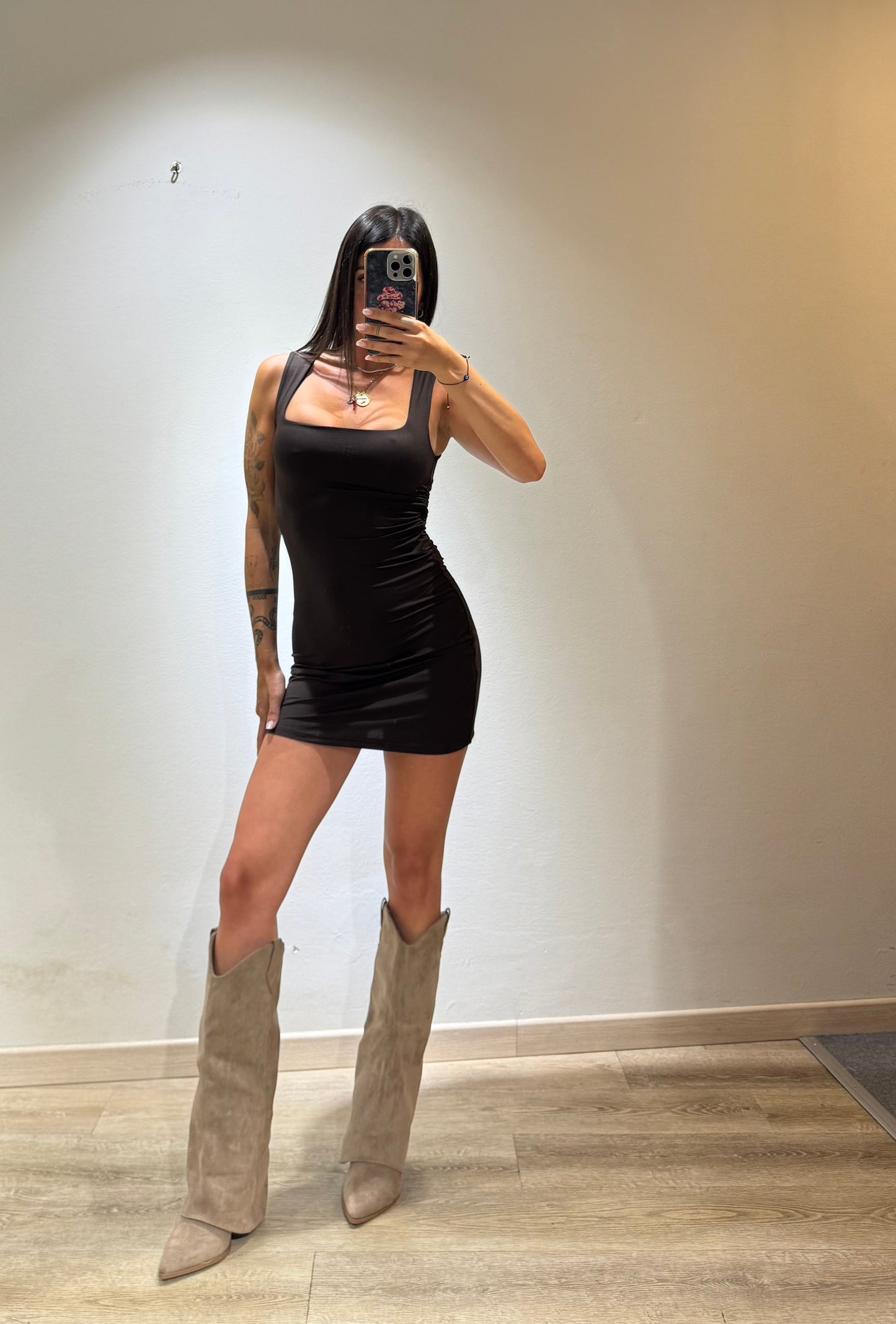MINI DRESS SCOLLO QUADRATO