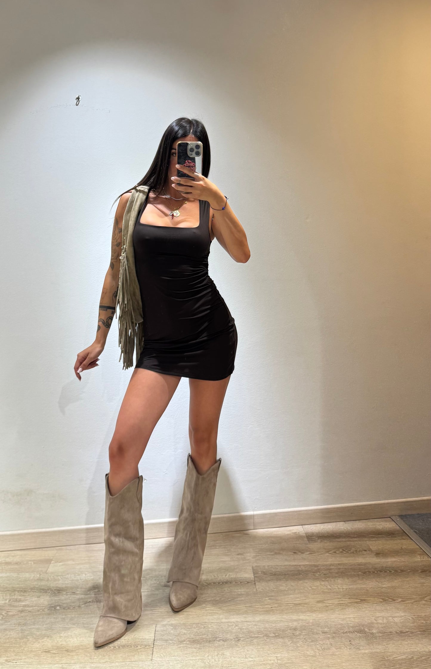 MINI DRESS SCOLLO QUADRATO