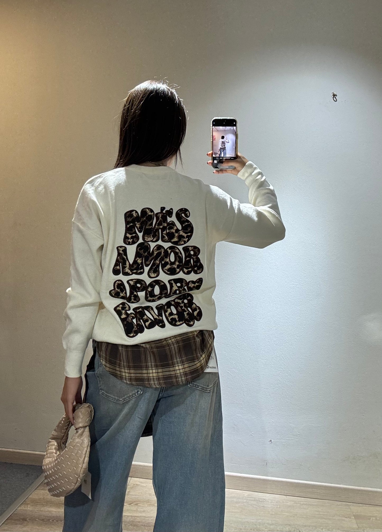 PULL OVER MÁS AMOR LEO