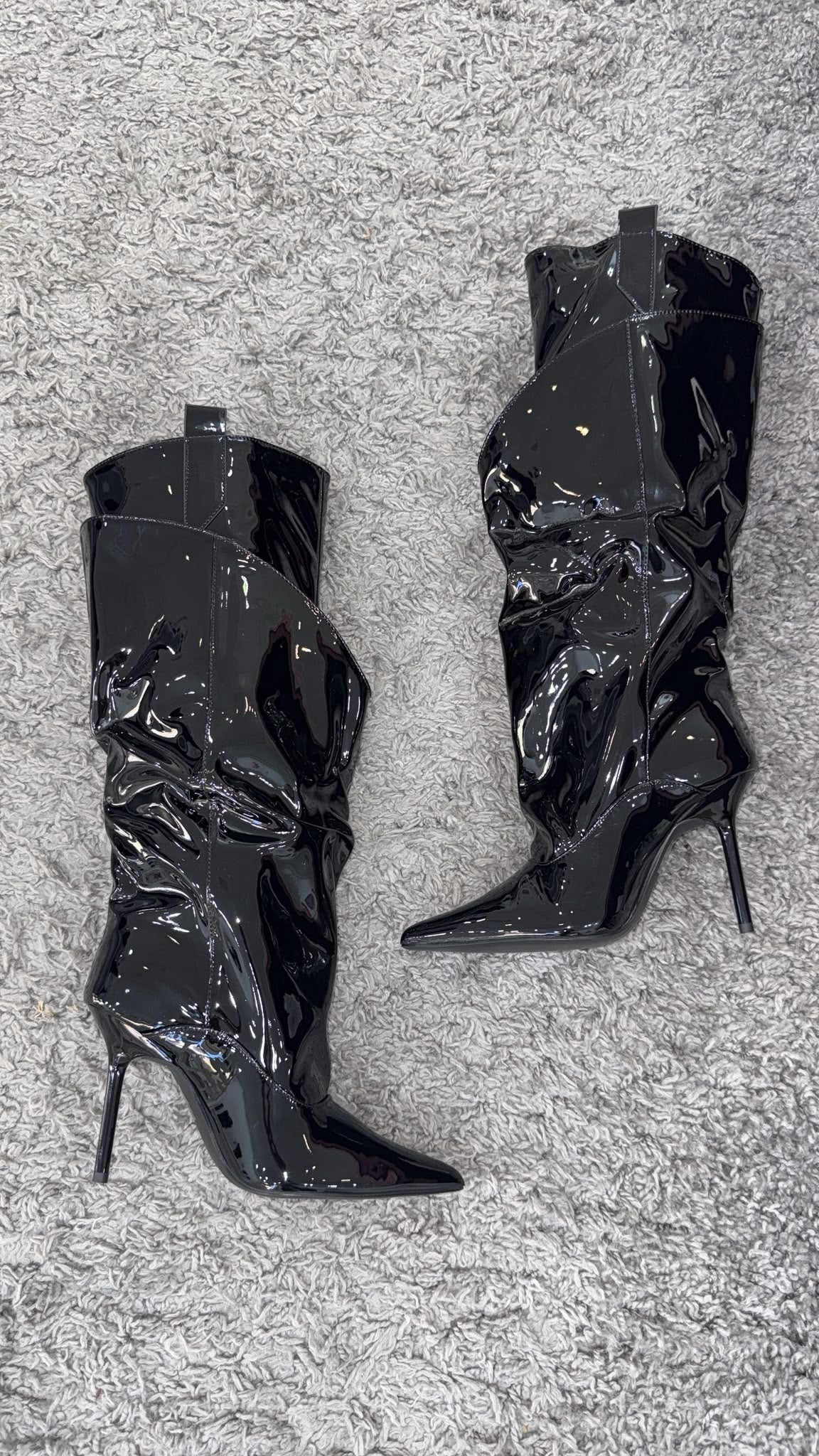 BOOTS MUST HAVE VINILE