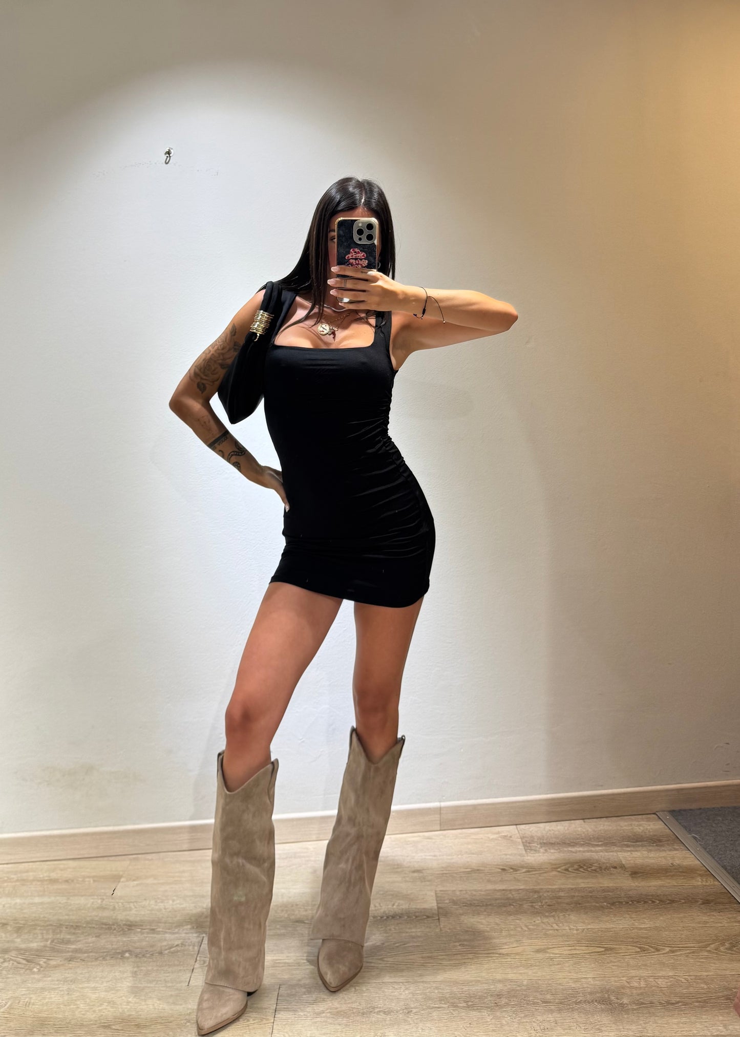 MINI DRESS SCOLLO QUADRATO