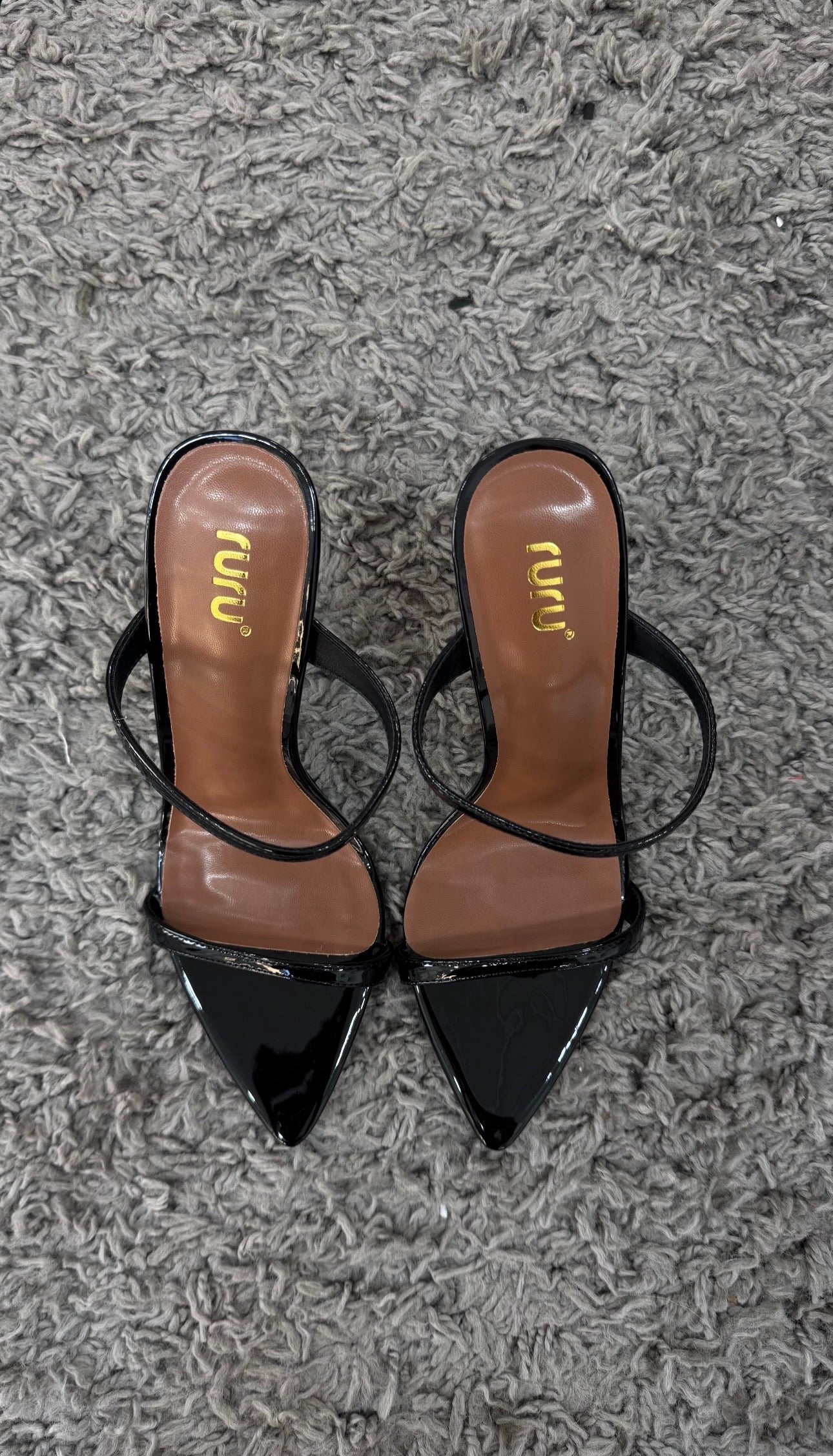 DÉCOLLETÉ VINYL LUXURY BLACK